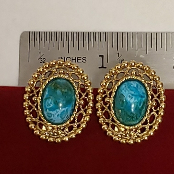 1928 Blue Marbled Center Gold Tone Clip On Earrings - Picture 6 of 7